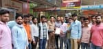 मिर्जापुर थाना प्रभारी को ज्ञापन देते करणी सेना के कार्यकर्ता