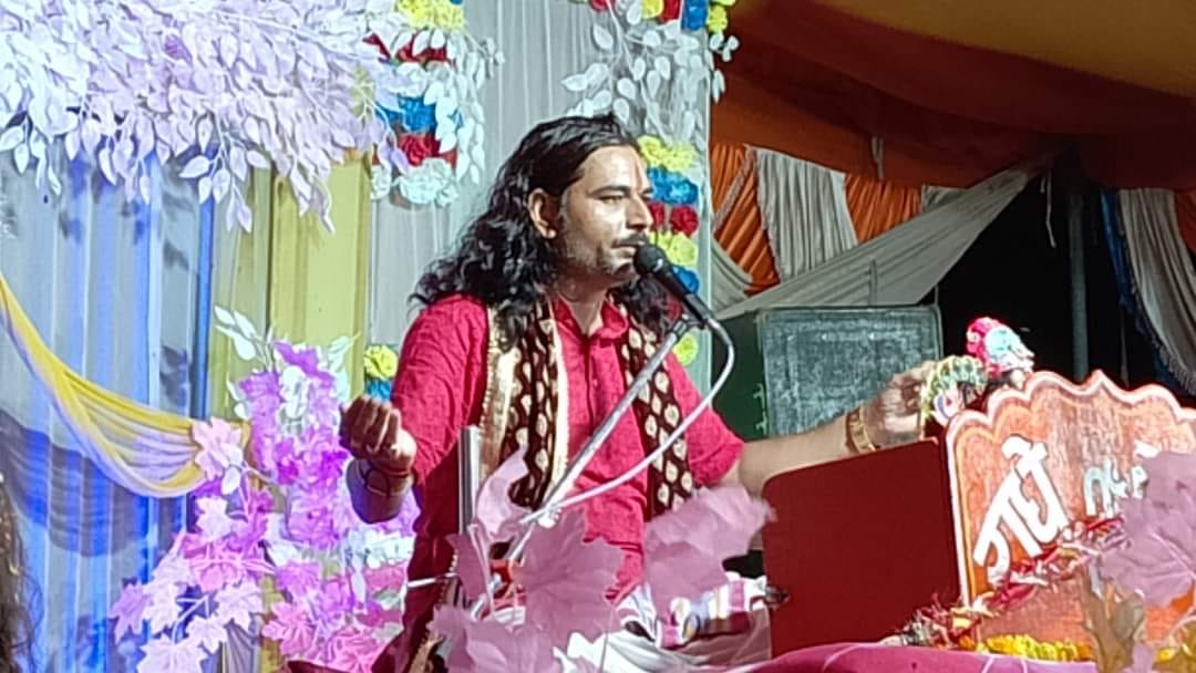 On Sunday night, on the sixth day of the musical Shri Ram Katha, organized at the Sangeet Mata Temple located at Shahpur in Dumariaganj Tehsil area, the storyteller Pt.