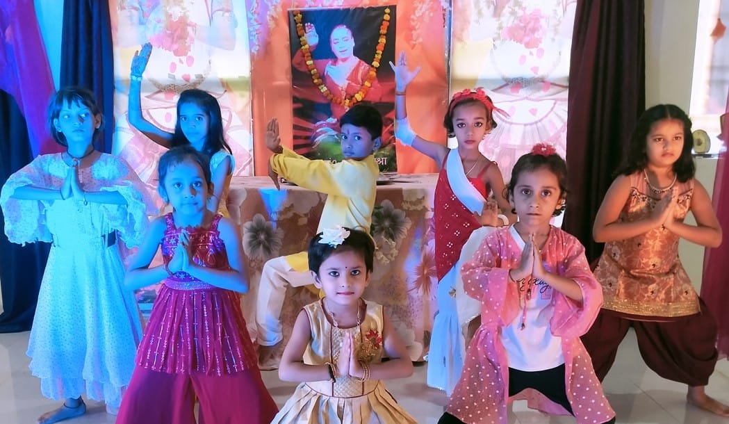 Child artists enthralled by presenting dance