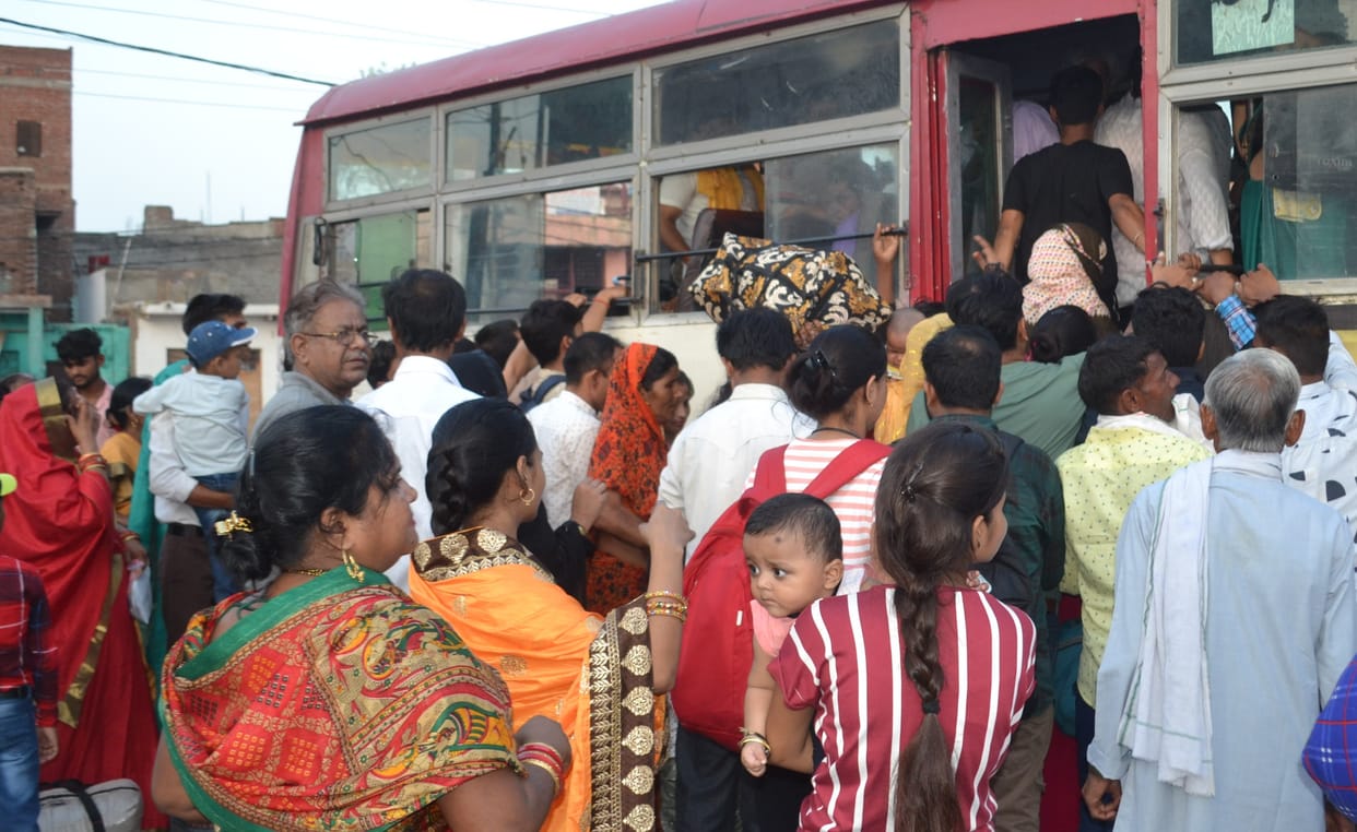 Crowd gathered in buses and trains to go to Mudia Purnima fair