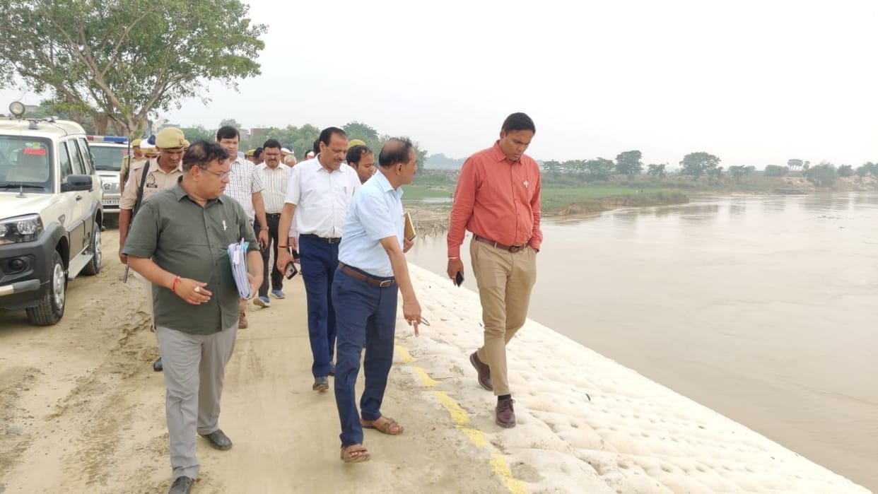 Do regular patrolling of embankments, if any deficiency is found, remove it immediately: DM