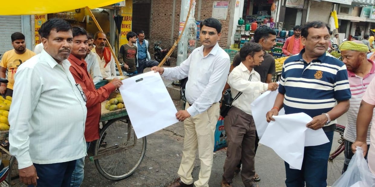 Paper and jute bags distributed among one thousand people