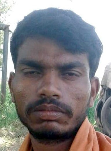 Young man reached the police station after killing a friend with a shovel