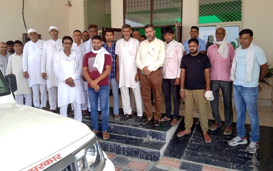 Demand to give salary to employees on the basis of experience