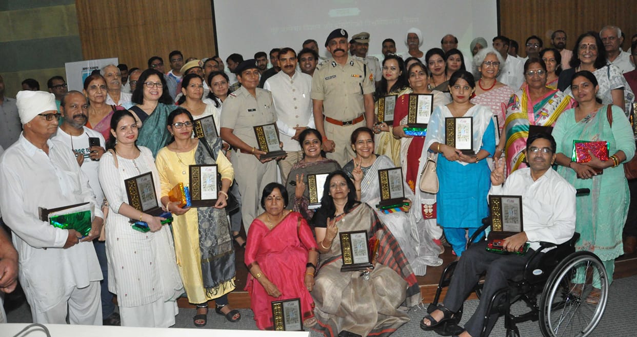 Respect for service: The charioteers of service chariots did public welfare and got respect