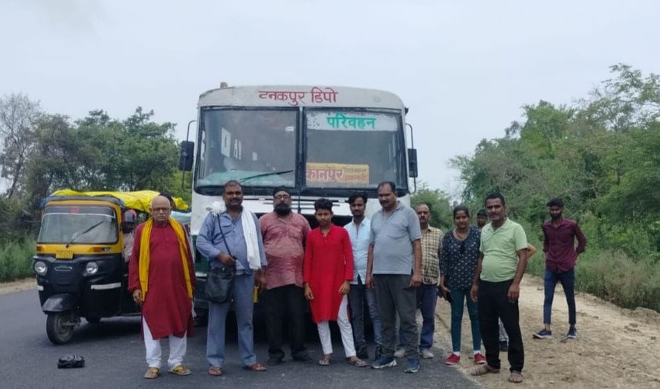 Roadways passengers stranded in a deserted place for four hours