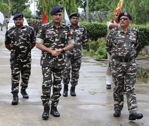 Udham Singh Nagar Newsएसएसबी के आईजी ने देखा कैंप और सीमा चौकियां Ig