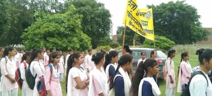 Students took out a rally and gave the message of environmental protection
