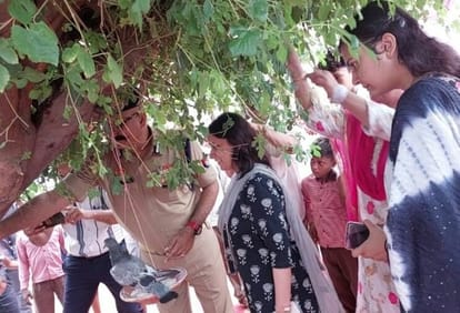 Divisional Commissioner and Inspector General of Police gave food and water to the birds