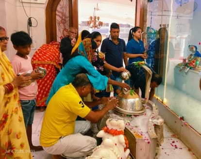 Devotees gathered in the temples on the first day of Shravan month