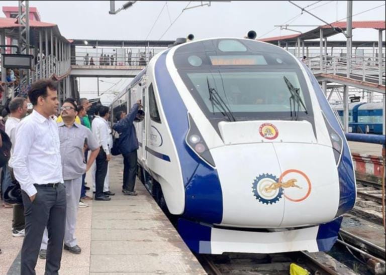 Vande Bharat ran at a speed of 110 km, reached Lucknow in four hours