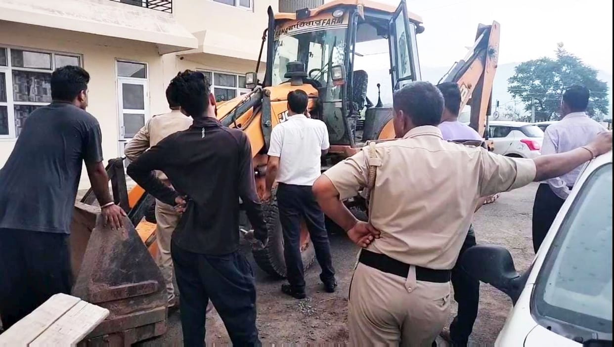 JCB driver shot at Baglaihar in Nalagarh