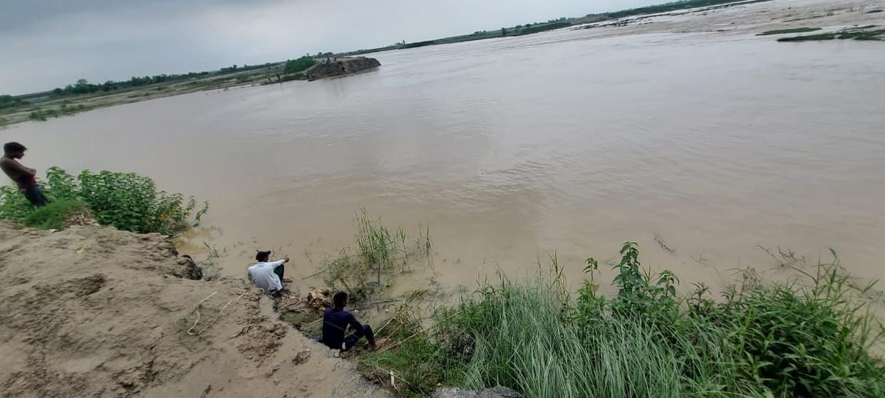 Flood sounds in Nawabganj, water reaches villages