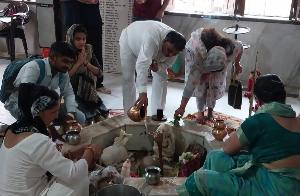 Shiva likes Sawan, Shiva likes devotees