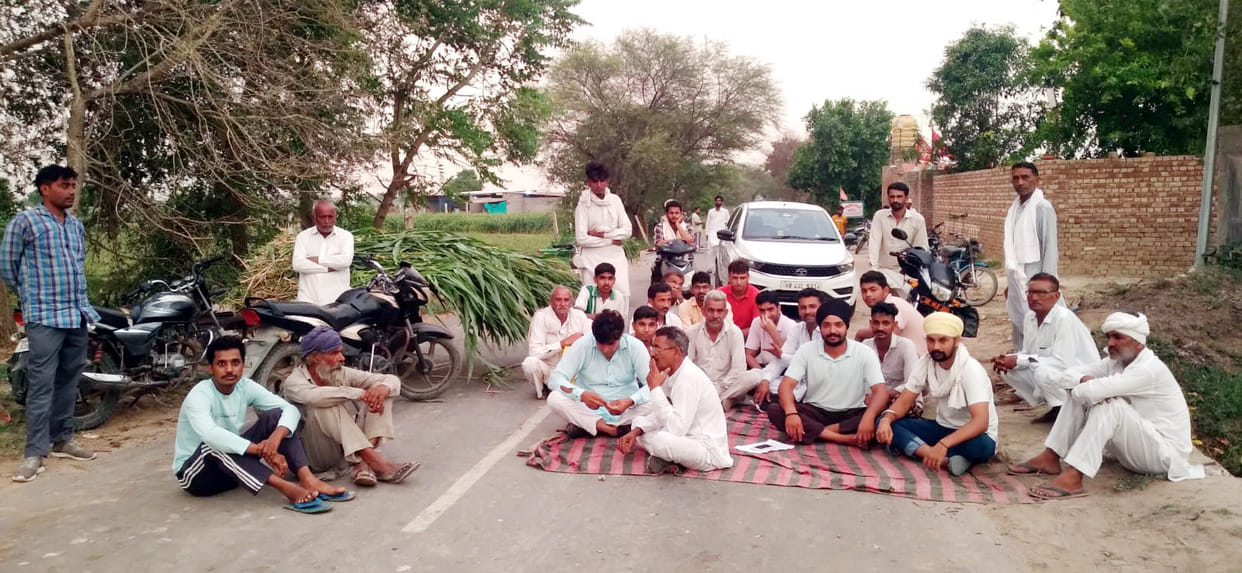 Angered by the lack of water reaching the tail of the canal, the villagers of four villages made Nohar Road