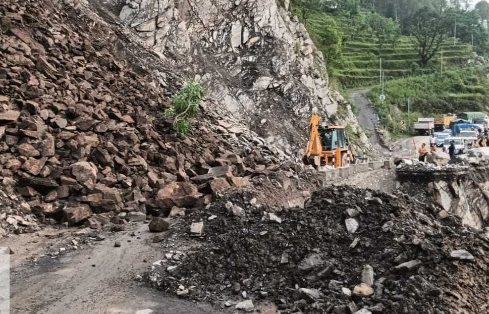 Heavy rain warning, schools and Anganwadi centers will remain closed today