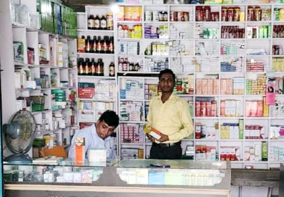 Drug inspector raided the medical store of the border