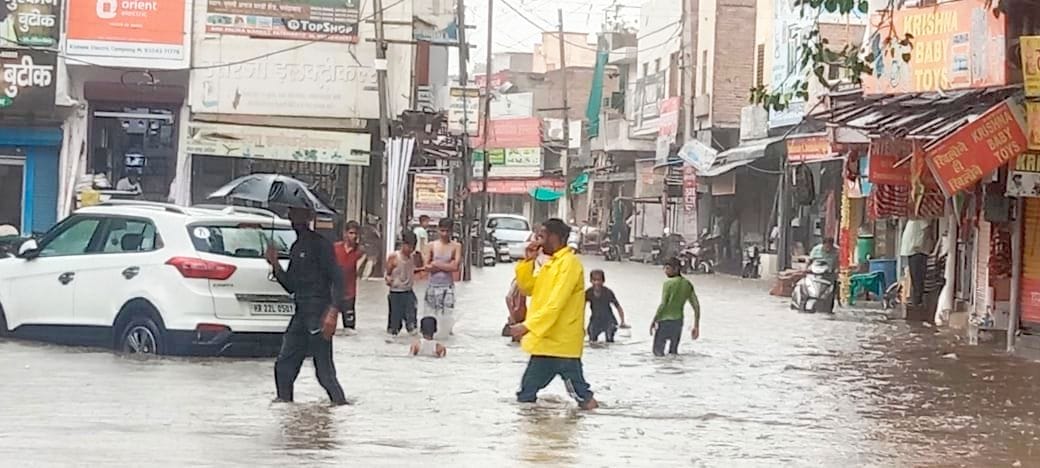 Heavy rains in Fatehabad, Ratia and Bhattu Kalan for one hour, the claim of drainage from the city failed in four hours