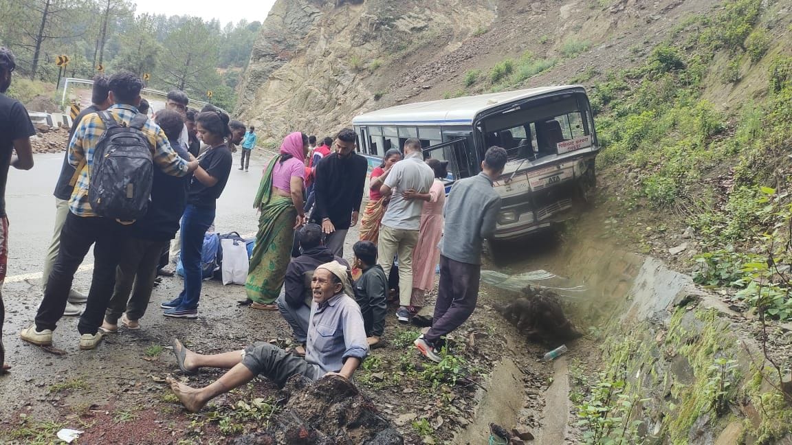 Brake failure of roadways bus, 26 passengers narrowly escaped