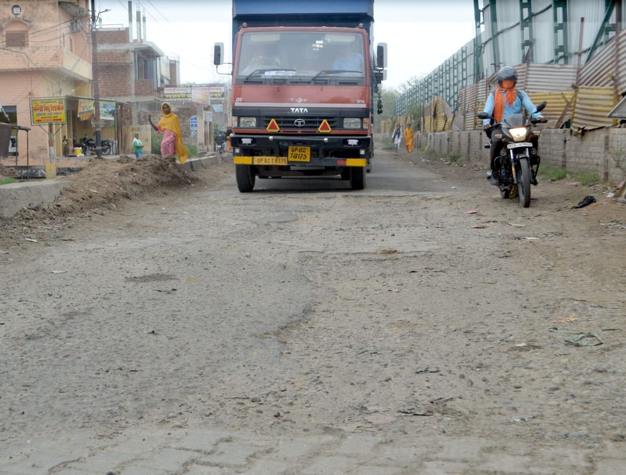 Six roads of urban area will be shiny after rain