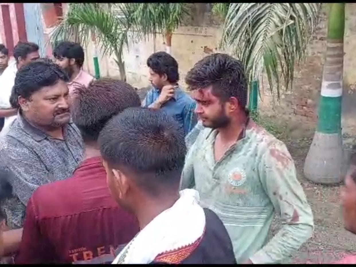 Young man going to sister's house was beaten on the road