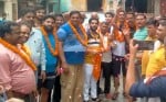 उझानी से अमरनाथ यात्रा को रवाना होती भक्तों की टोली।