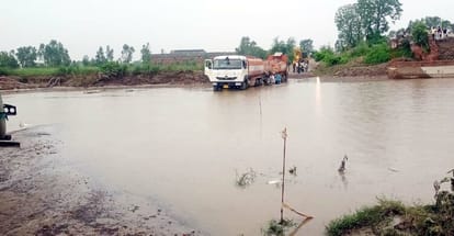 Traffic remained closed between Khutar-Puwayan for the second day as well