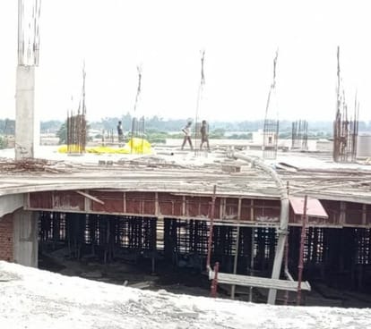 Municipal Corporation's new office incomplete, employees facing trouble in old