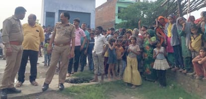 Dead body of Etah's youth found hanging in Sahaswan
