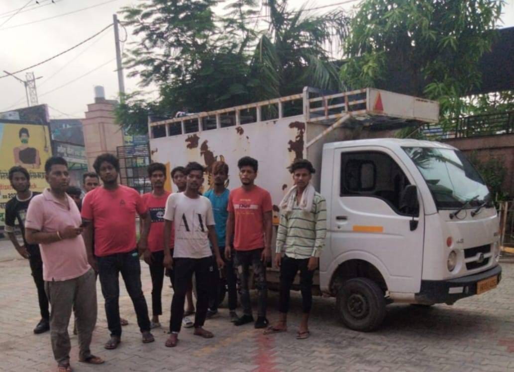 The team reached from Mathura to catch the monkey, did not get trapped in the cage on the first day