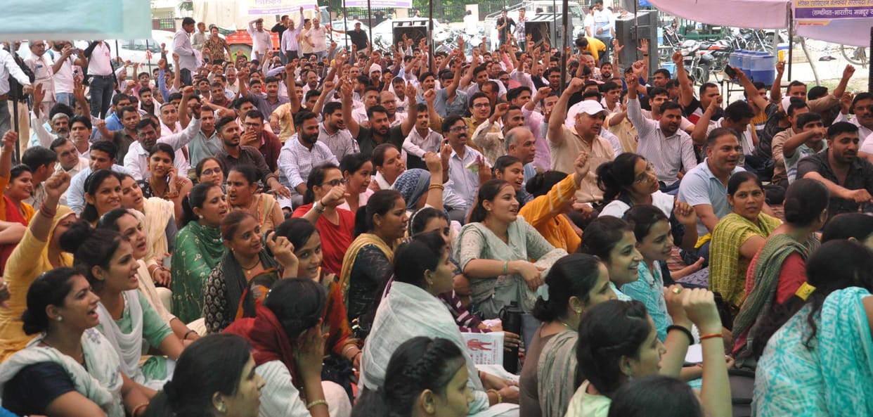 Registry not done in 9 tehsils due to clerical strike, revenue of ten crores affected