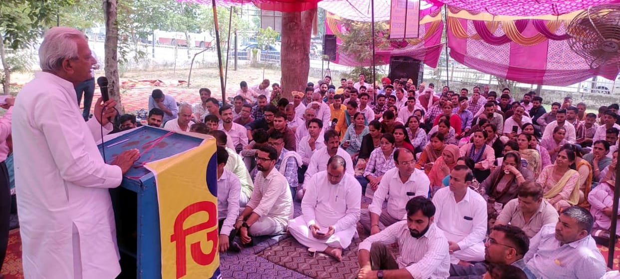 Strike: 750 driving license and 600 registry pen did not work for three days