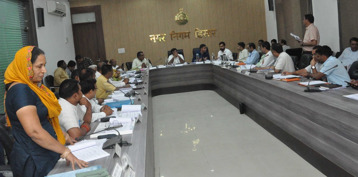 House meeting: Corporator said - you do not work, XEN of Public Health said - how to approve the estimate without