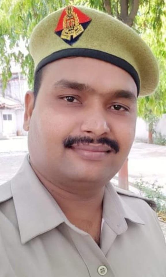 Girl jumps in front of train, policeman saves her