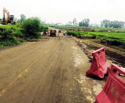 Traffic on Khutar Puwayan road started on the third day