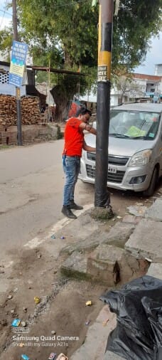 Polythene wrapped on the pole falling on the route of Kanwar Yatra, transformer covered
