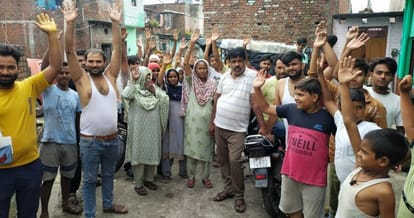 Five people got scorched due to current coming from underground cable