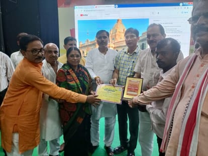 Keys handed over to 300 beneficiaries of Prime Minister's residence