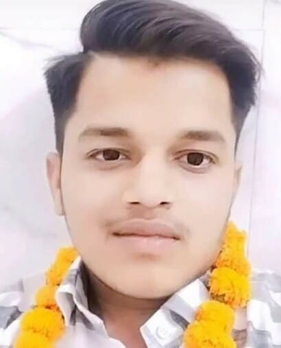 Hathras News: चलती ट्रेन से उतरते वक्त गिरा व्यापारी पुत्र, मौत Businessman son fell while getting down from moving train, died