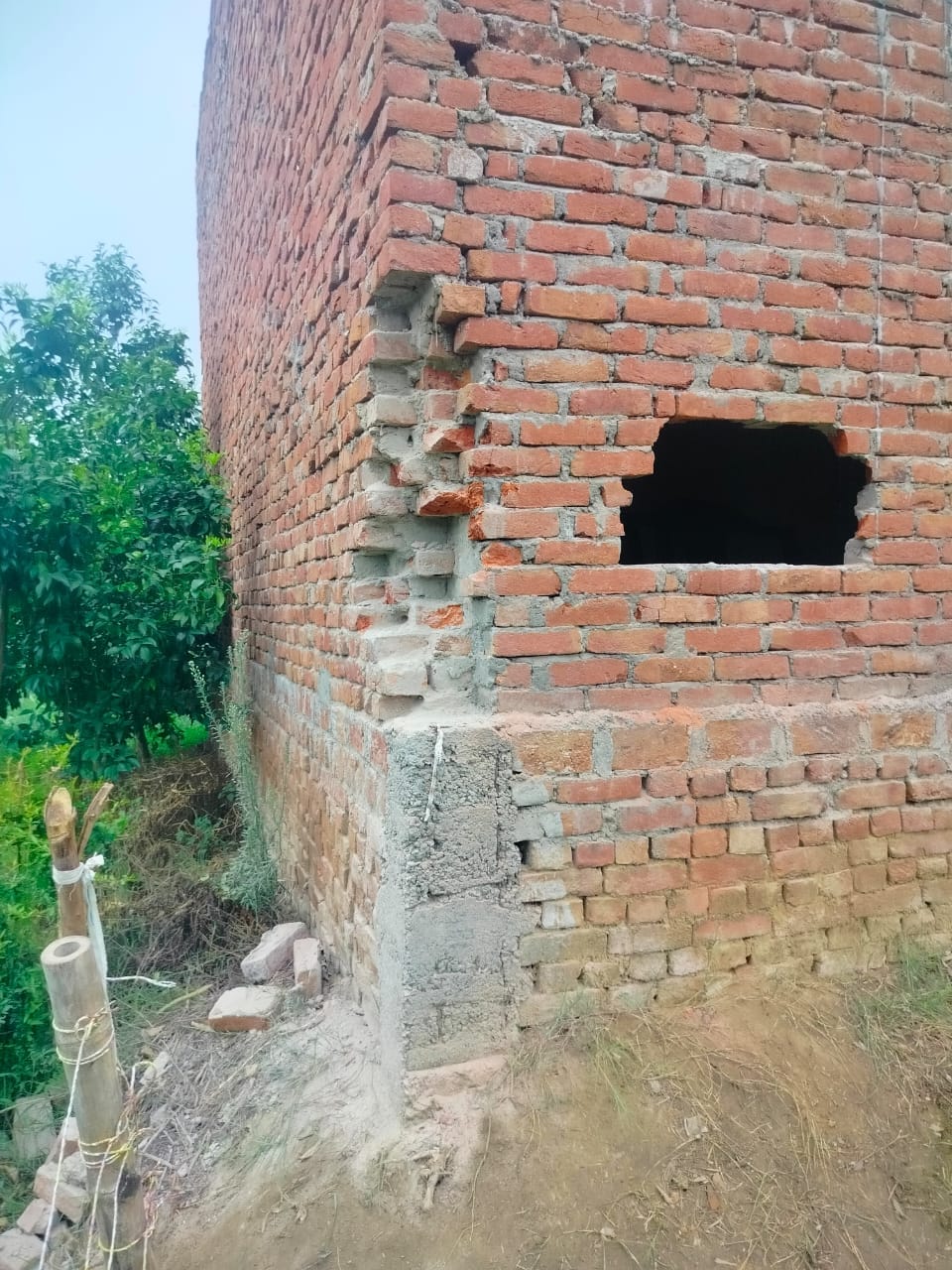 Thieves looted goods worth two lakhs from two shops in Bisalpur