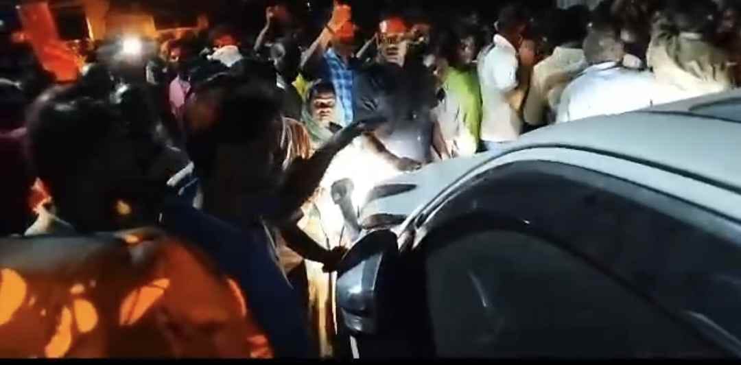 pelting on ex minister fleet