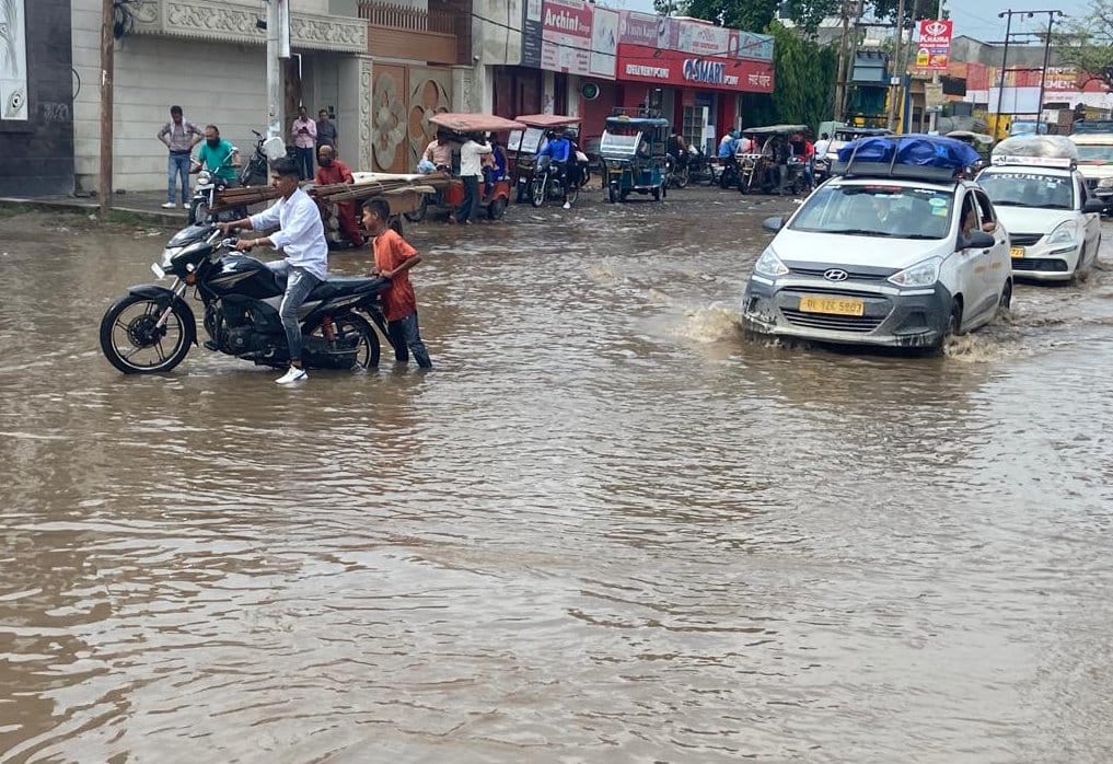 Highway traffic affected due to waterlogging