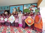 शाहजहांपुर के कंपोजिट विद्यालय अटसलिया में मीना मंच के दौरान उपस्थित छात्राएं