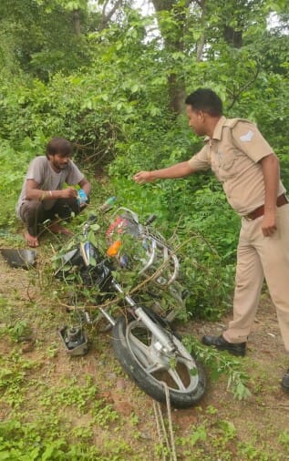 Bike found hidden in the bushes along the highway