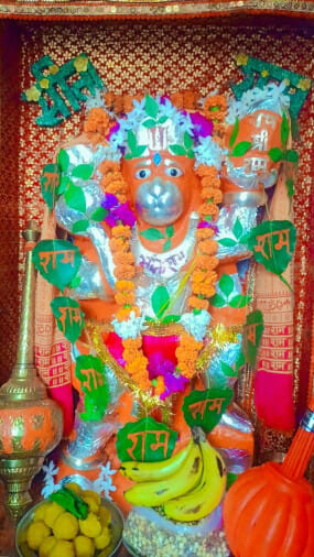 Baba's makeup on the lines of Mehndipur Balaji