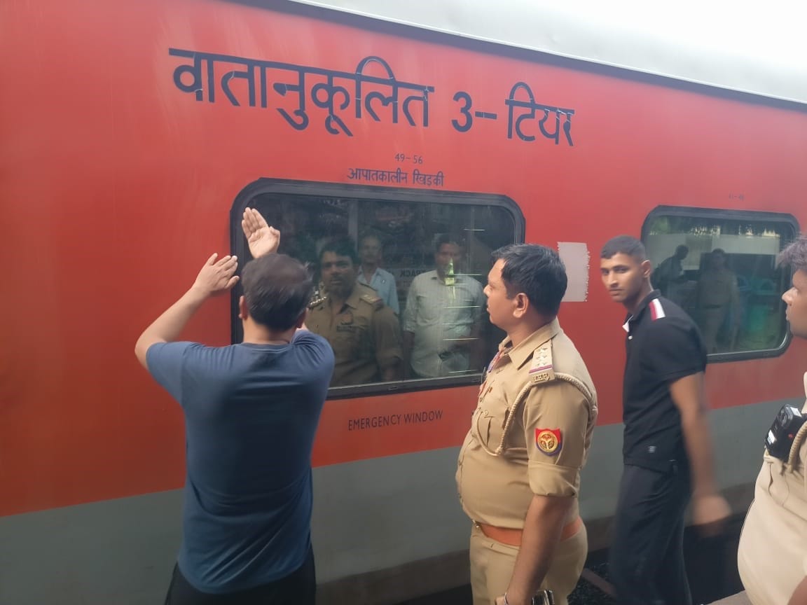 Rumor of fire in AC coach of Gorakhdham caused stampede