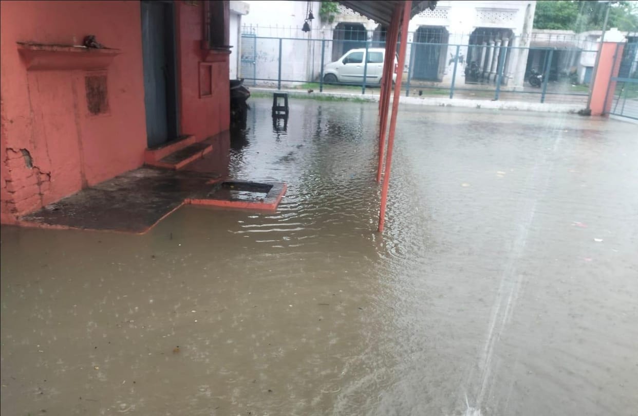 Heavy rains affected life, waterlogging across the city