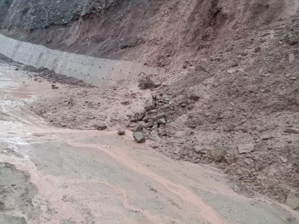 fourlane closed due to land sliding
