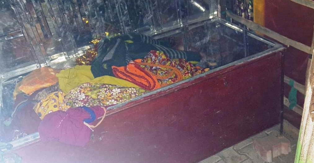 Youth caught stealing, beaten and handed over to police