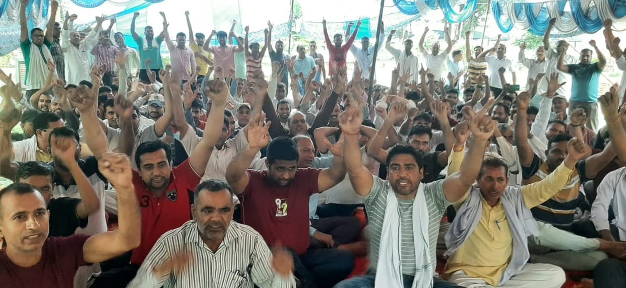 Despite the rain, the workers remained on strike